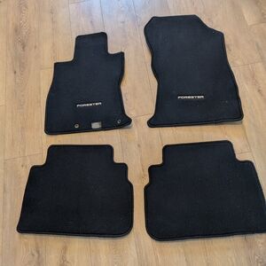 Subaru Forester Black Car Floor Mats